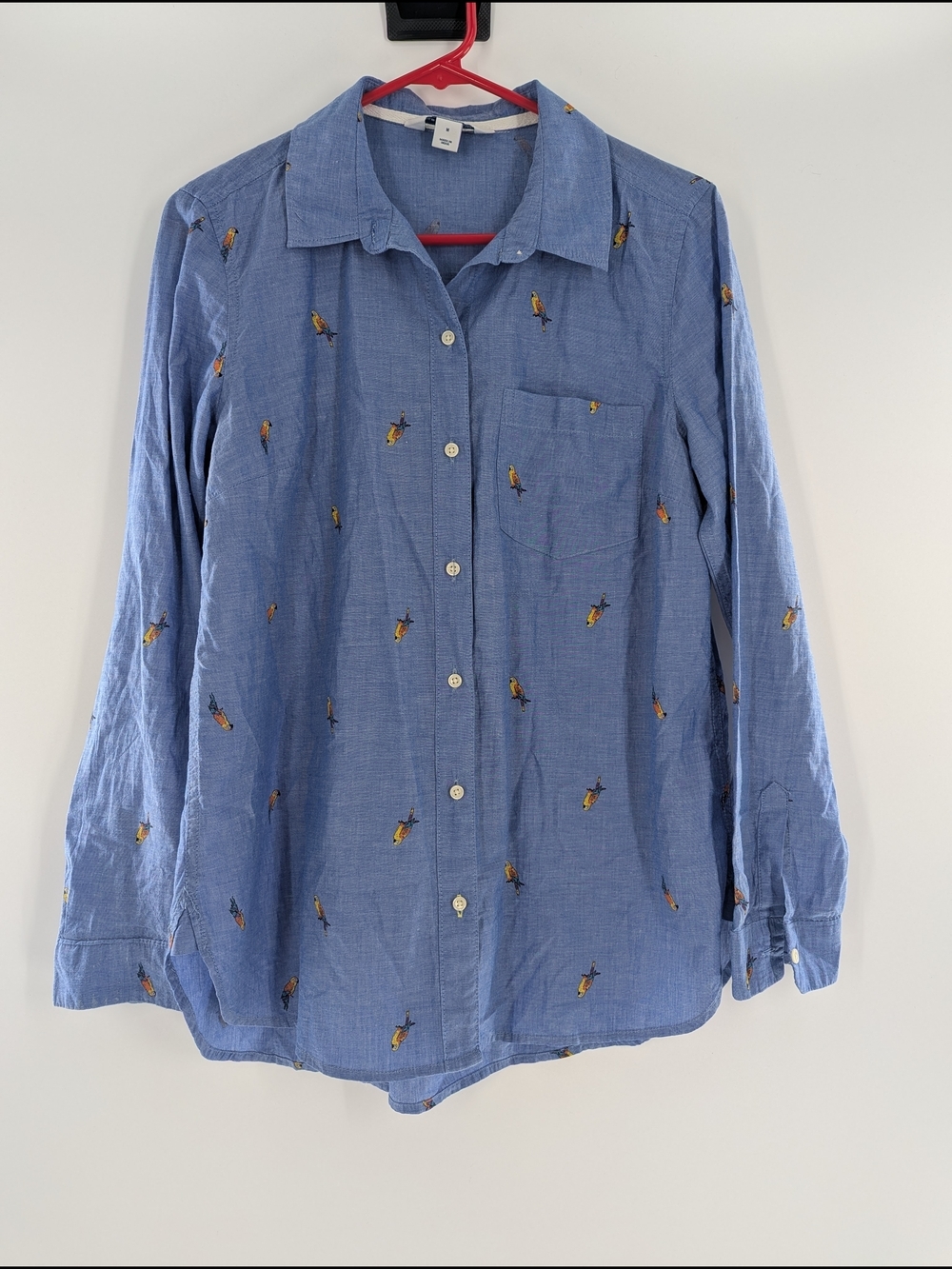 Old Navy Chambray Parrot Embroidered Button Down Shirt Blue Medium Summer Beachy